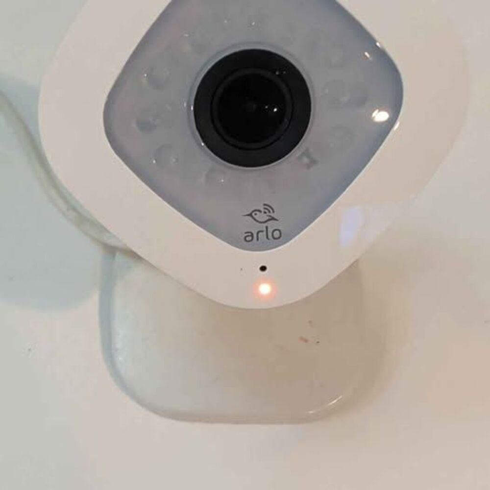 Netgear Arlo Q VMC3040 1080p HD Indoor Wireless Security Camera TESTED WORKING